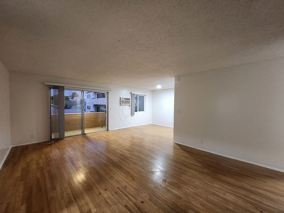 1st image of 400 N Serrano Ave