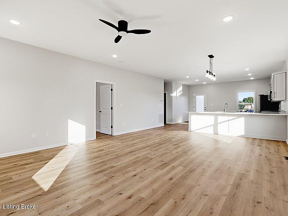 4th image of 1210 Mac St