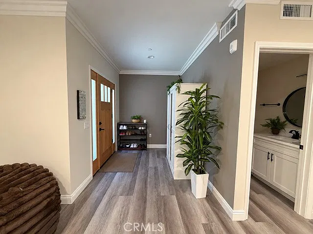 569 Lincoln Ave — Photo 2