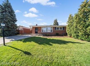 18140 Winsome Rd, Fraser, MI 48026