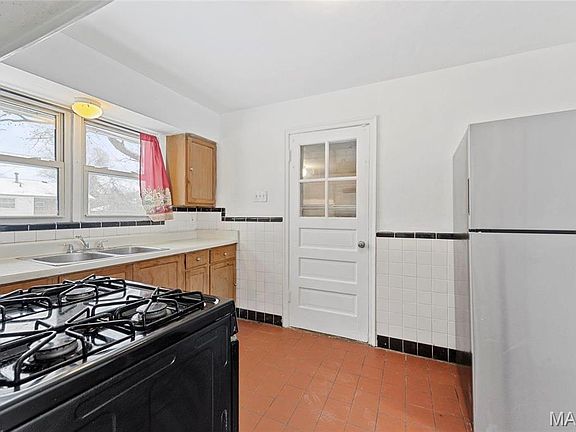 5th image of 2031 Hildred Ave