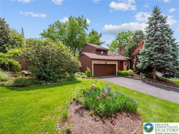 4004 Westview Dr S, Allentown, PA 18104