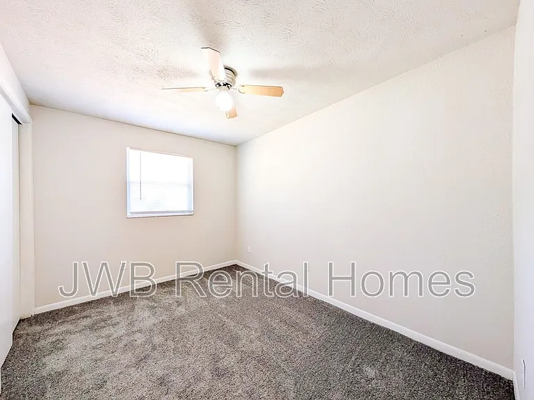 662 Melba St — Photo 10