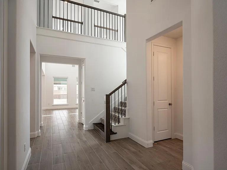 2351 Waterford Way — Photo 3