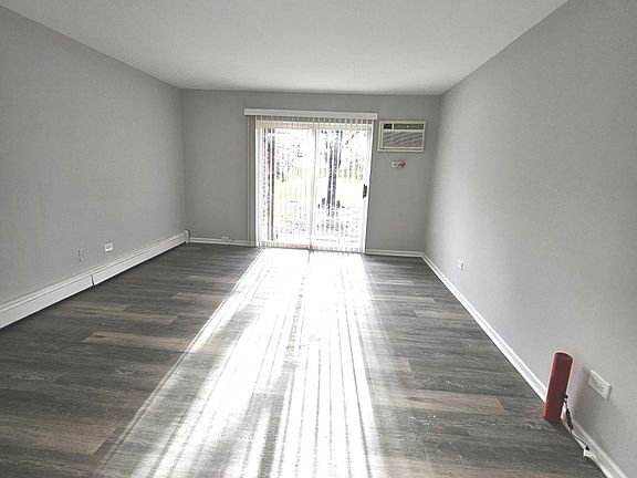 2nd image of 1170 Valley Ln APT 103