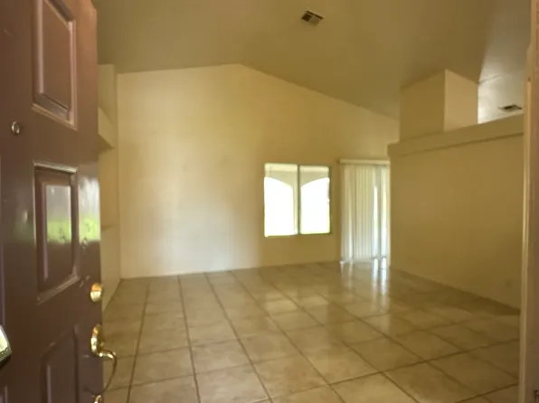 6213 Green Garden Dr, Bakersfield, CA 93313