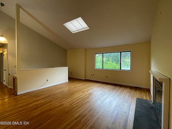 3rd image of 21 Windsor Ln