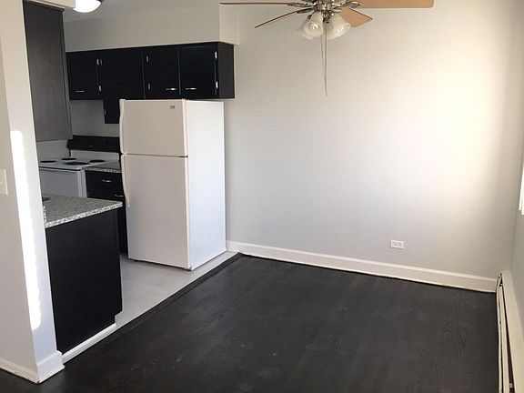 3rd image of 6028 N Winthrop Ave #501