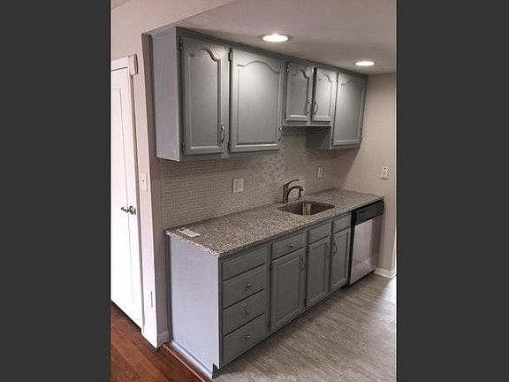 4th image of 2561 Olde Hill Ct S