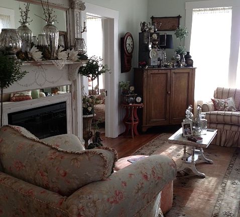 4th image of 210 E Travis St