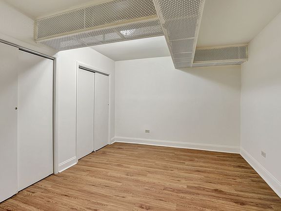 5th image of 626 W Wellington Ave