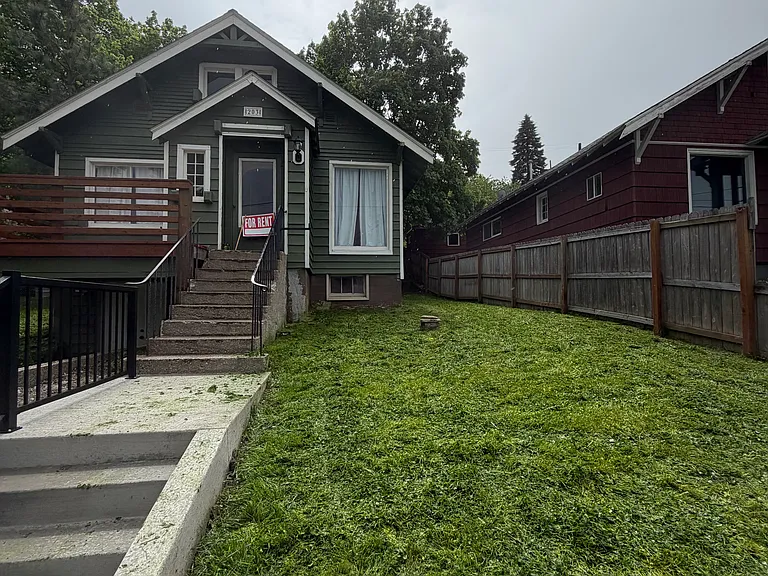 203 E Market Ave — Photo 1