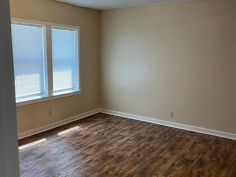 320 Fraser Cir #2 — Photo 7