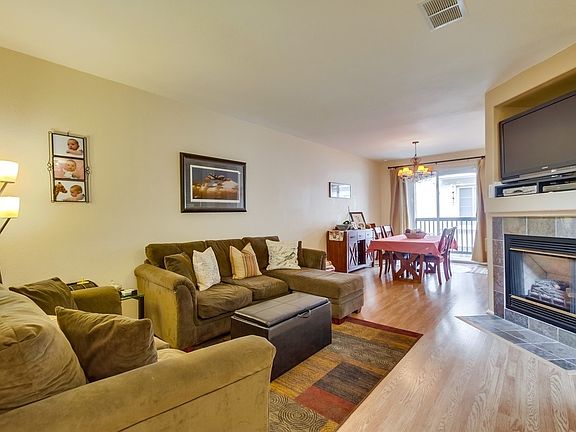 4th image of 950 Camino De La Reina Unit 10