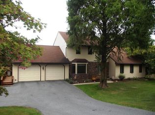216 Ironstone Dr, Lititz, PA 17543