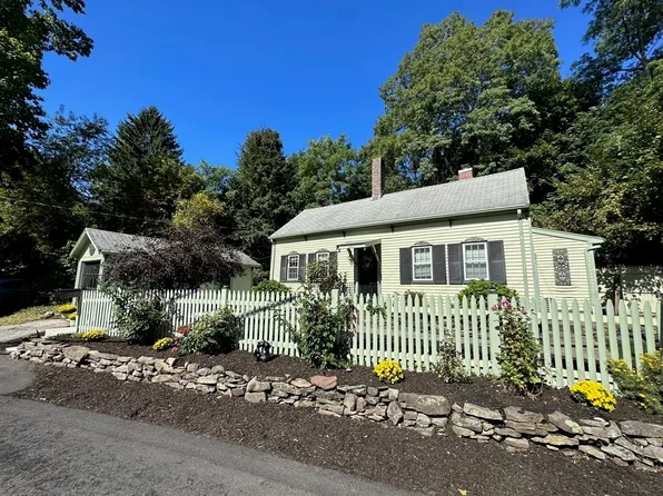 19 Billington St, Plymouth, MA 02360