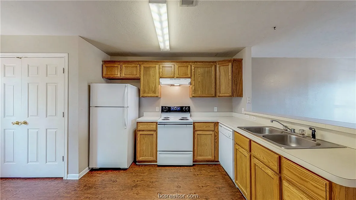2 bed, 2.0 bath, 978 sqft, $1,000 — Photo 3