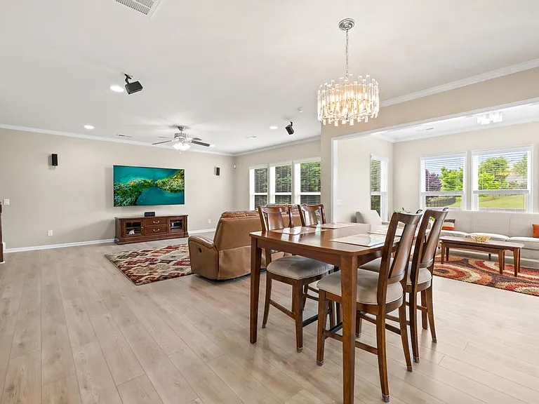 1084 Crescent Moon Dr — Photo 14