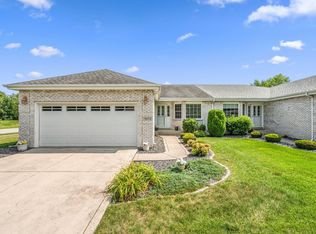 1072 Freedom Cir S, Crown Point, IN 46307