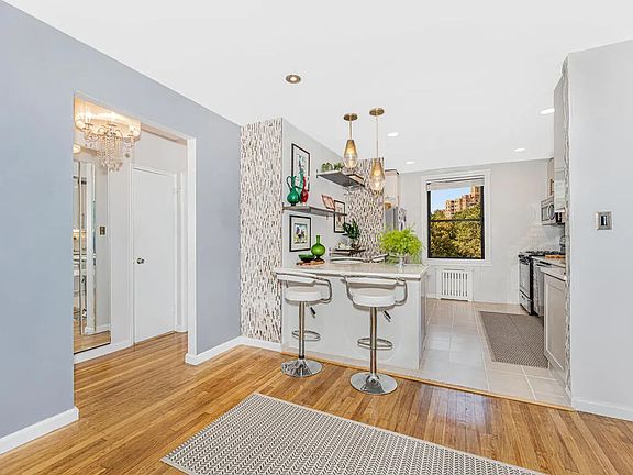 3rd image of 2550 Independence Ave APT 7W
