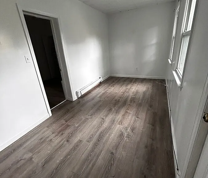 148 Linden St — Photo 3