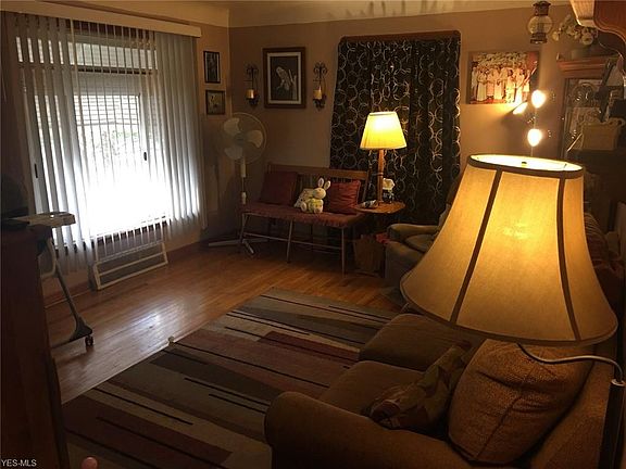 2nd image of 6122 Traymore Ave