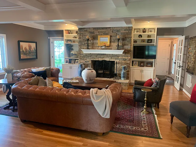 Family room (additional photo)