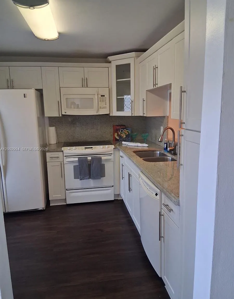 Meadowbrook Towers Condo — Photo 1
