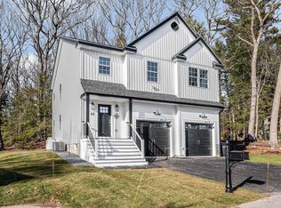 62 W Shore Rd, Windham, NH 03087