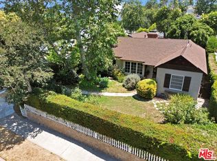 11216 Aqua Vista St, North Hollywood, CA 91602
