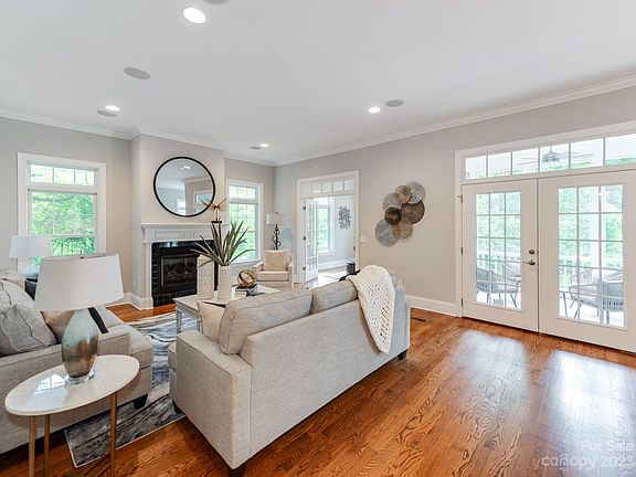 2nd image of 650 Vendue Pl