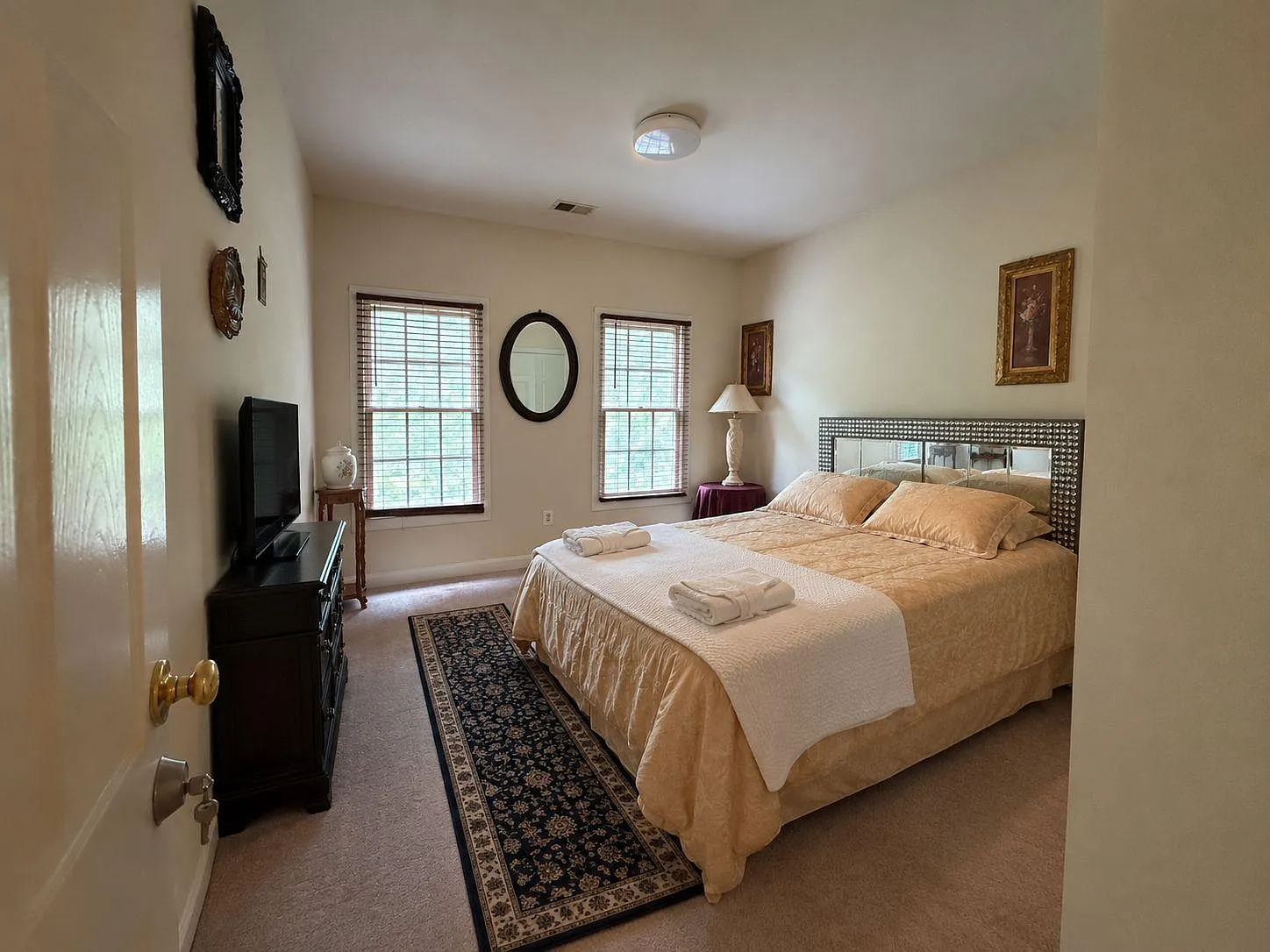 2 bed, 1.0 bath, 4624 sqft, $1,364 — Photo 1