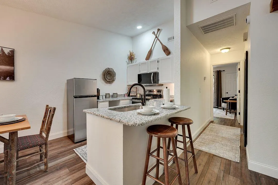 2 bed, 726 sqft, $1,500 — Photo 4