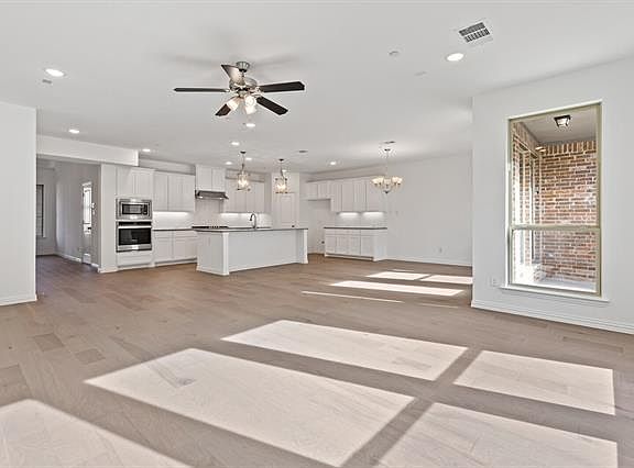 5th image of 621 Somerset Dr