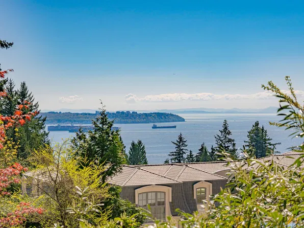 2261 Gisby St, West Vancouver, BC V7V 4N5