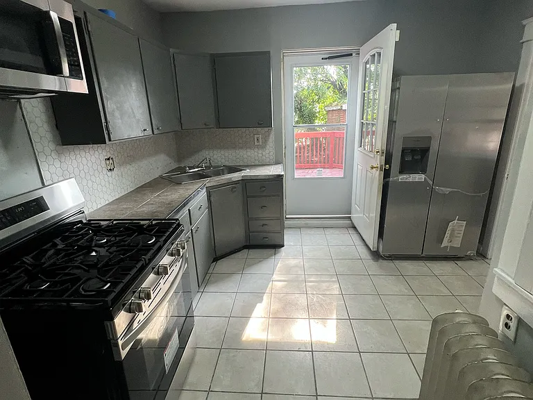 224 Bartlett Ave — Photo 17