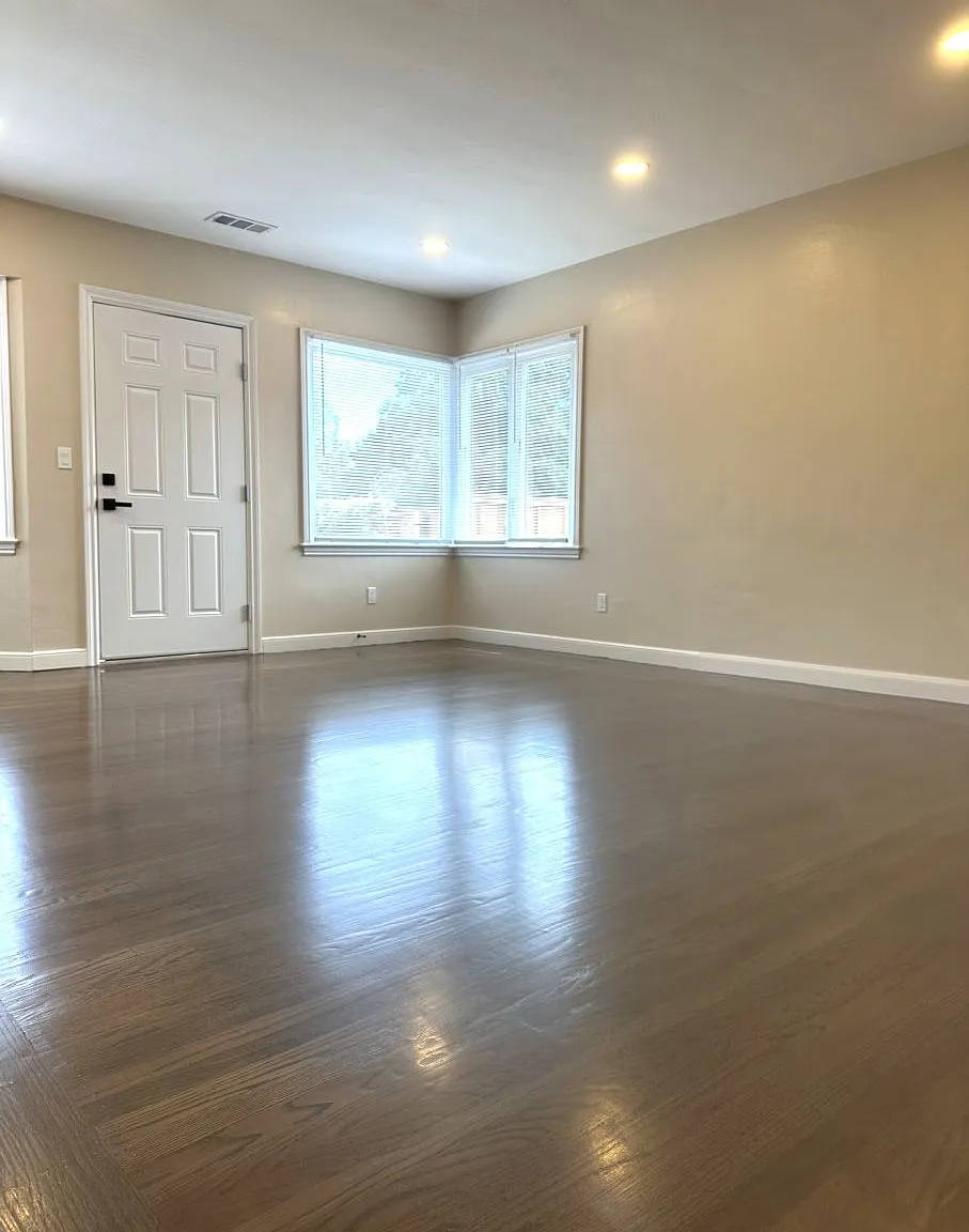 2 bed, 1280 sqft, $4,950 — Photo 4