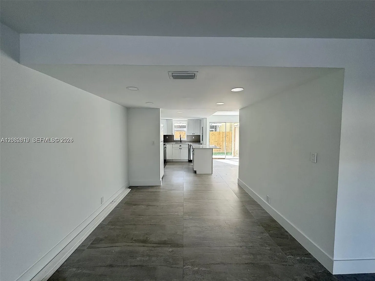 3 bed, 2.5 bath, 1400 sqft, $2,900 — Photo 2