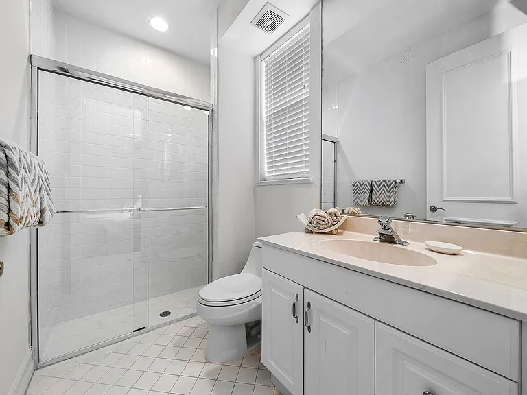 59 Saint James Dr — Photo 23