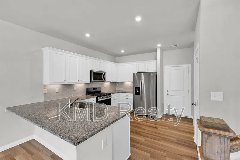 3 bed, 2.5 bath, $2,095 — Photo 3