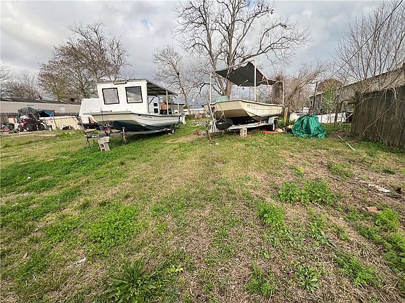 2nd image of 1817 Robert Dr