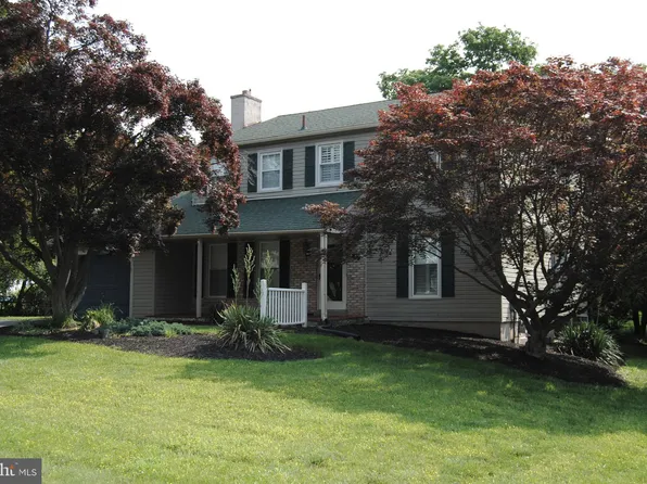 720 Ross Dr, Langhorne, PA 19053