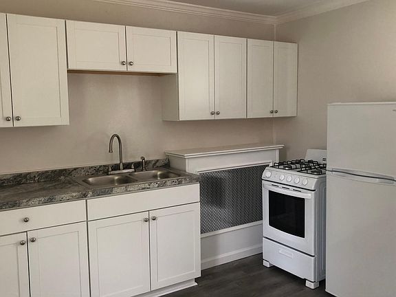 3rd image of 20 N Aurora St #6