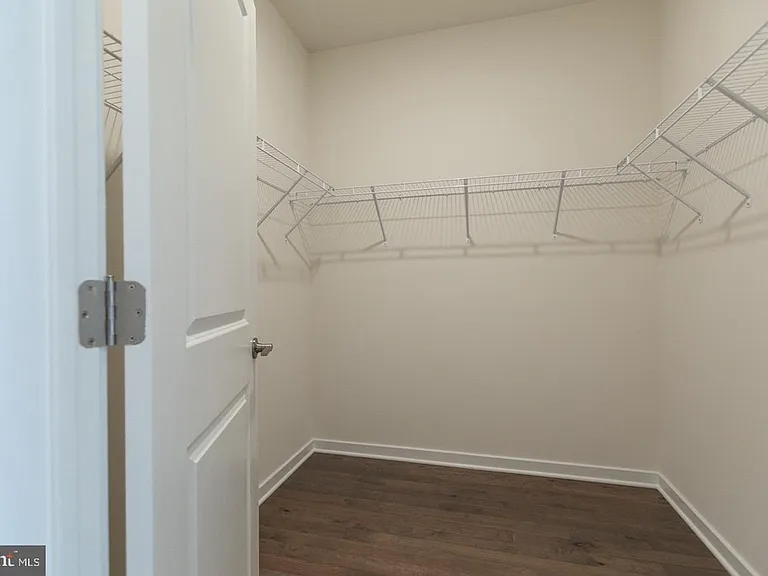 Master room 1 walk-in closet