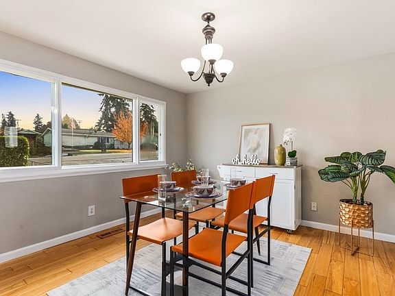 4th image of 20511 20th Ave S #A