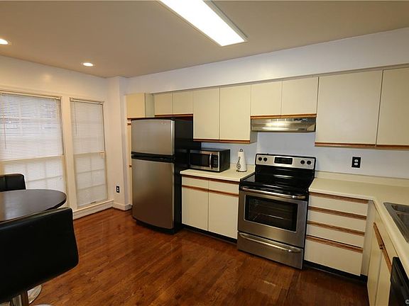 3rd image of 1810 Buttonwood Dr #1