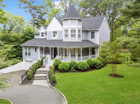 57 Harbor Park Drive, Centerport, NY 11721