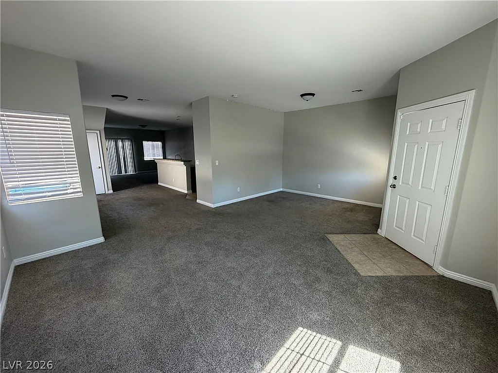 4 bed, 2.5 bath, 2205 sqft, $2,400 — Photo 4