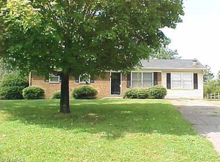 4550 SE Pebble Ln, Winston Salem, NC 27107