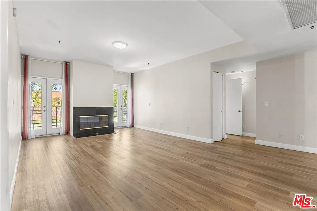 2 bed, 2.0 bath, 1415 sqft, $3,400 — Photo 2